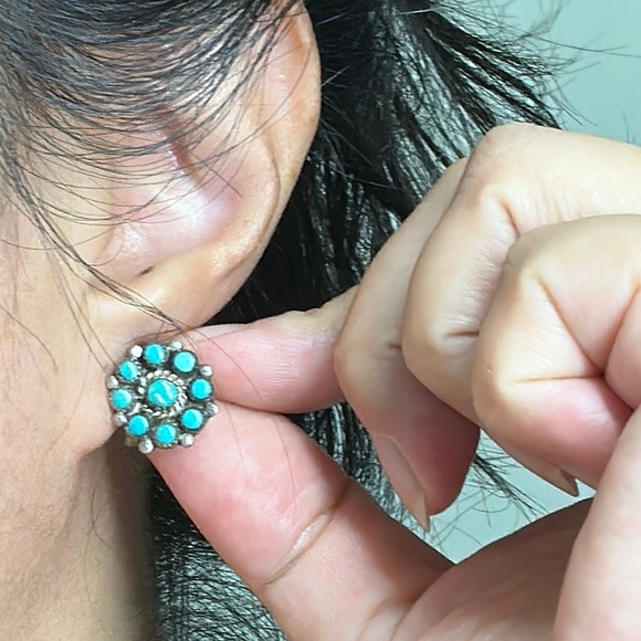 🖤Navajo Sterling silver turquoise screw-back earrings - Picture 8 of 9